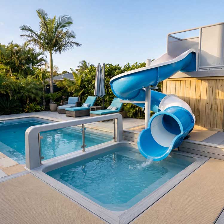 GFK-Poolbecken und Wasserrutschen